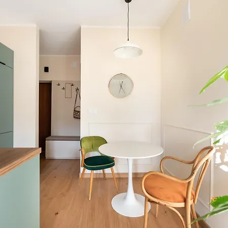 Mirowski Apartment