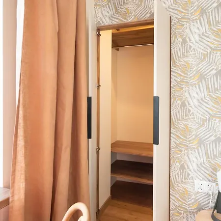 Mirowski Apartment